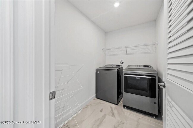 Building Photo - 14119 SW Safi Ter