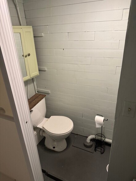 Building Photo - 35 Dunham Rd