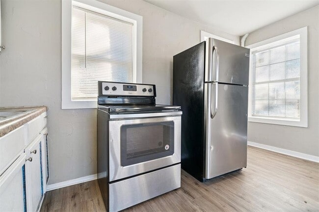 Building Photo - 1220 NW 43rd St