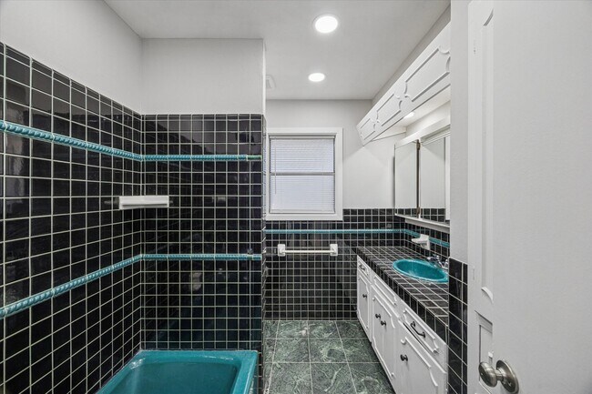 Building Photo - 1703 Raintree Dr