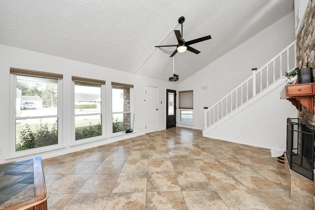 Building Photo - 601 E Castle Harbour Dr