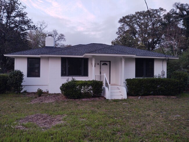 Primary Photo - 5820 W Jackson St