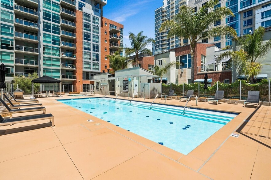 Building Photo - 800 The Mark Ln