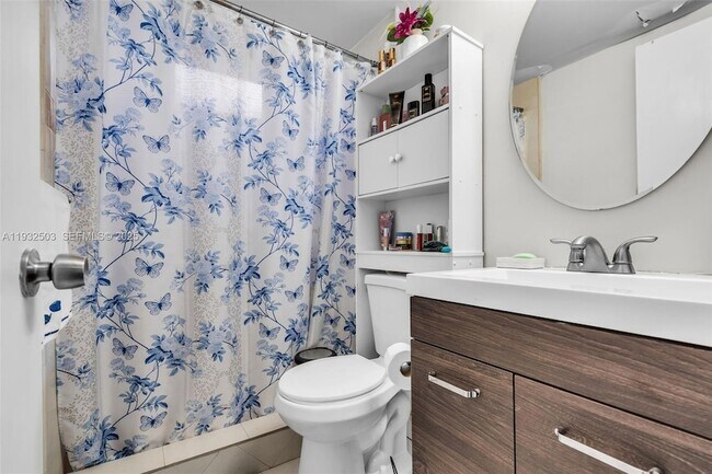 Building Photo - 2740 W 63rd St