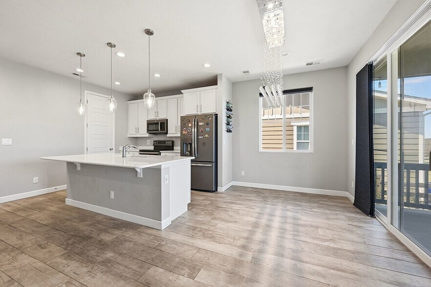 Building Photo - 4988 S Wenatchee Cir