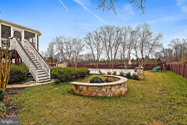 Building Photo - 21922 Hyde Park Dr