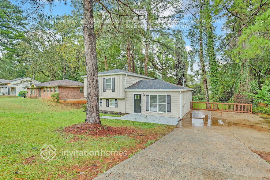 Primary Photo - 3141 Flat Shoals Rd
