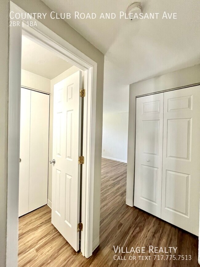 Building Photo - 615 Country Club Rd