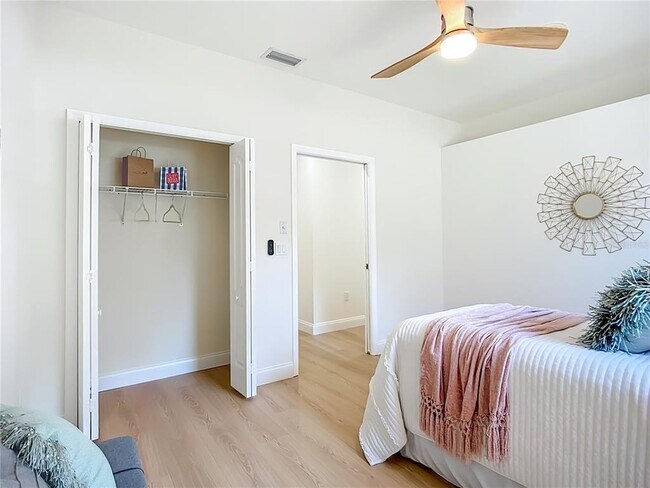Building Photo - 2960 Sandringham Pl