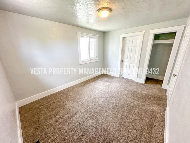Building Photo - 452 29th St