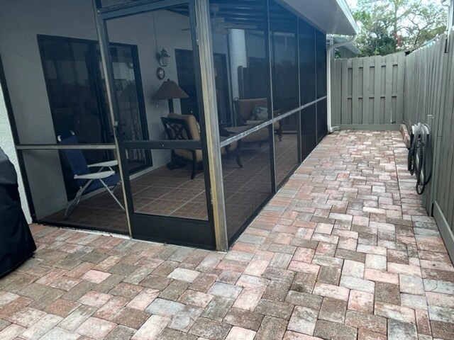 Building Photo - 823 Meadowland Dr