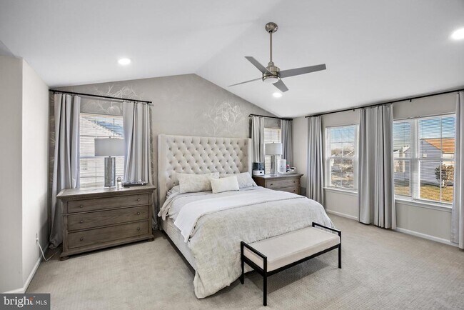 Building Photo - 7 Madison Ct