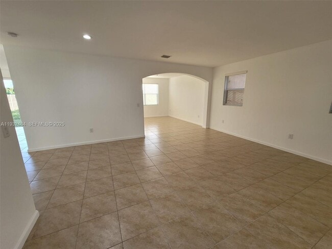 Building Photo - 156 SE 21st Terrace