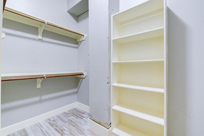 Building Photo - Exceptional 1 bed/1bath loft-style unit in...