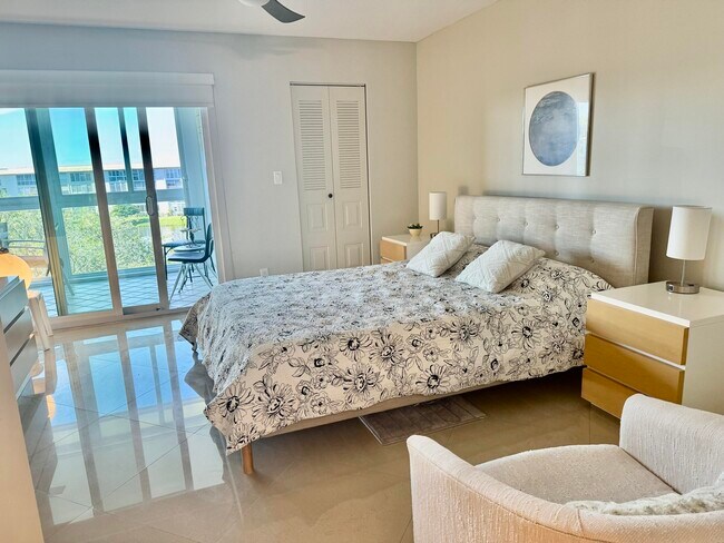 Building Photo - 1904 Bermuda Cir