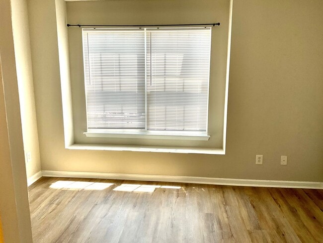 Building Photo - Townhome with 2 Bedrooms, 2.5 Baths