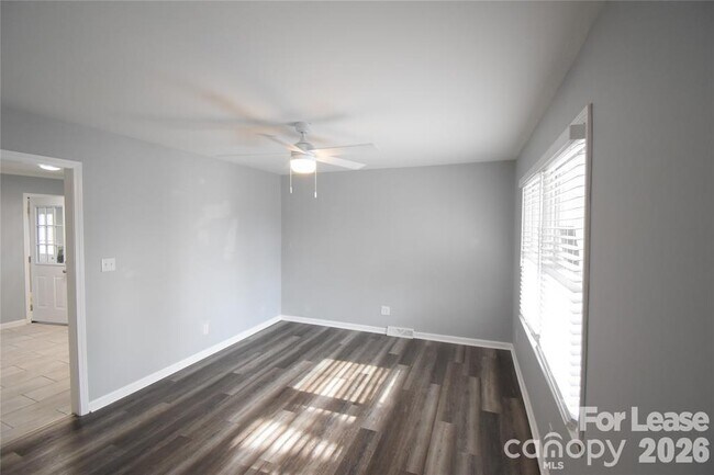Building Photo - 924 Edgegreen Dr