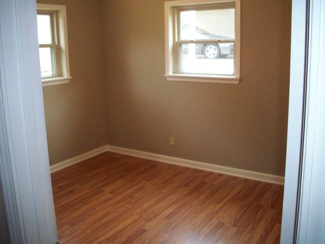 Building Photo - 412 E Lee Ave