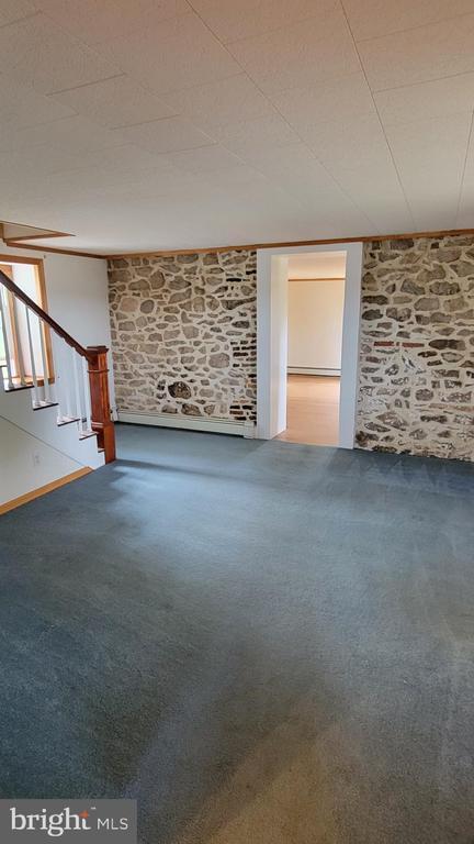 Building Photo - 9 School House Rd