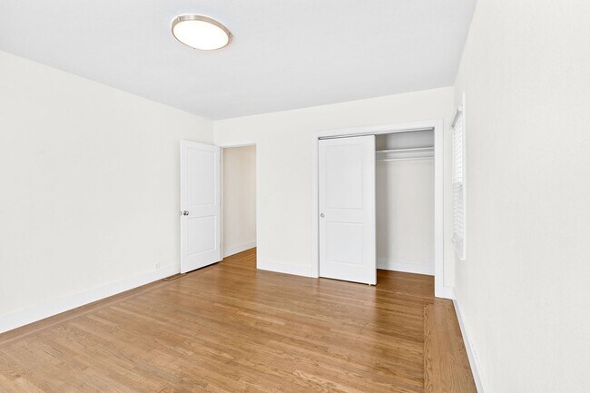 Building Photo - Charming & Spacious Single Family Home