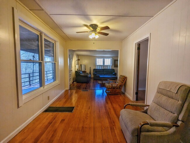 Building Photo - 139 Cradle Rock Rd