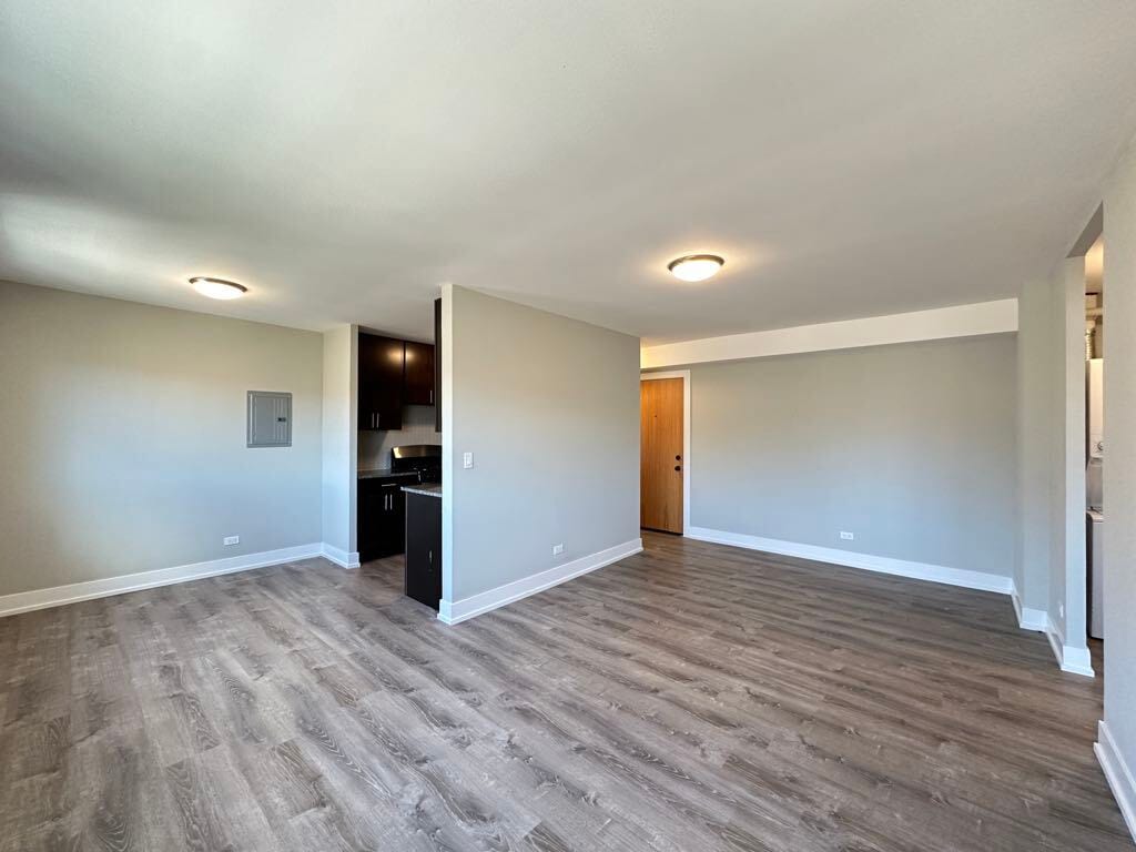 Building Photo - 447 W Surf St