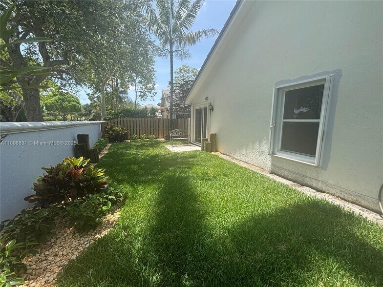 Building Photo - 9366 Arborwood Cir