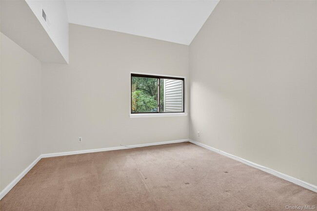 Building Photo - 16 Fox Run