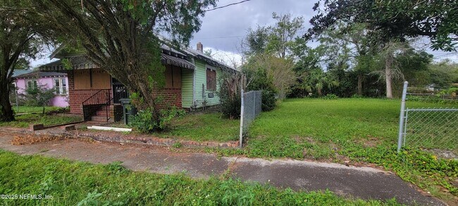 Building Photo - 1243 W 29th St