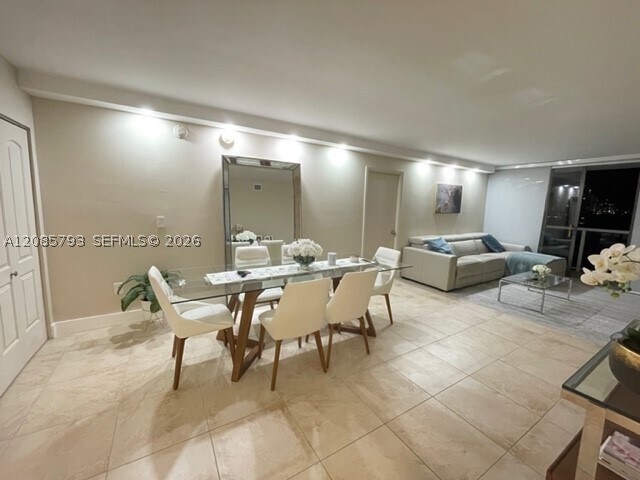 Building Photo - 3625 N Country Club Dr