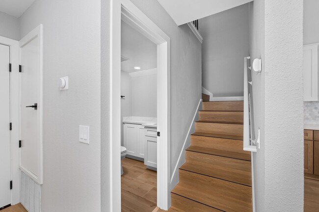 Building Photo - Move-In-Ready Townhome-Style Unit in Chula Vista!