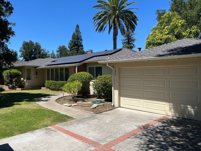 Building Photo - Los Gatos Living Just Minutes from Downtown & New Whole Foods