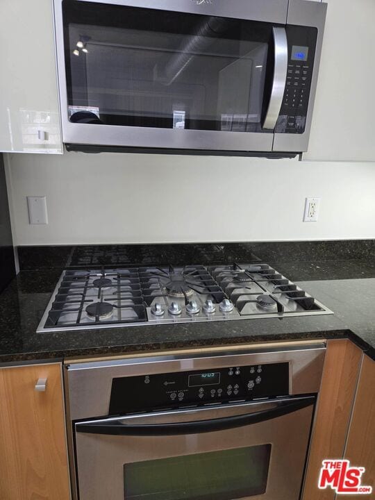 Building Photo - 645 W 9th St