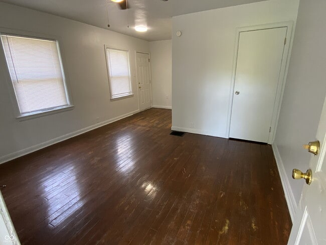 Building Photo - 623 N Tibbs Ave