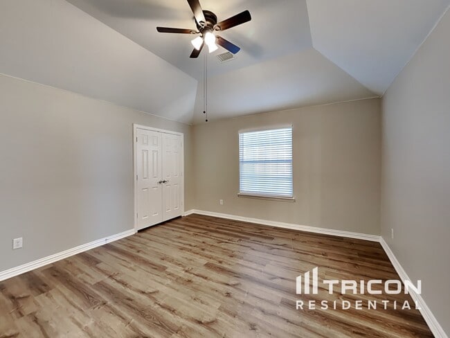 Building Photo - 125 Lake Trail Dr
