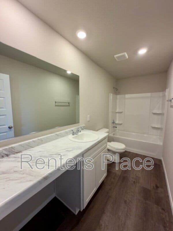 Building Photo - 1008 W Lawton Rd