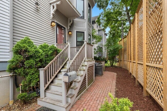 Building Photo - 49B Dana St