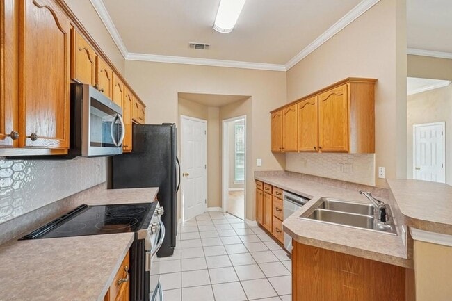 Building Photo - 712 Homewood Dr