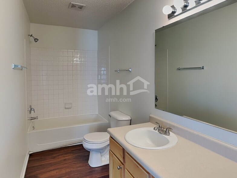 Building Photo - 6887 Merritt Ridge Way