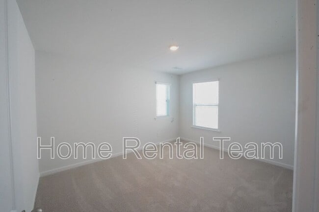 Building Photo - 108 Windrush Pnes