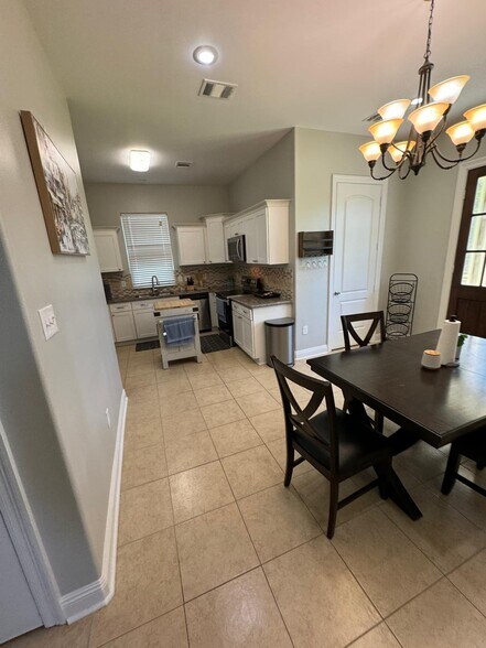 Building Photo - 4261 Carlene St