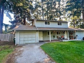 Building Photo - Newly Updated Duplex (Unit A) - Water incl...