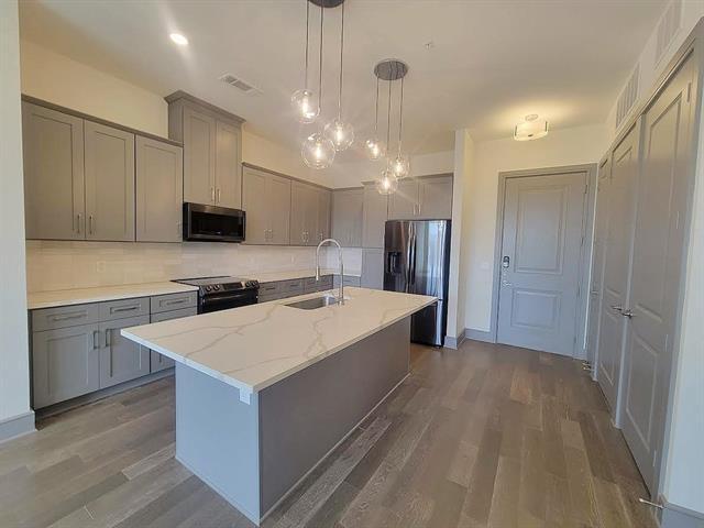 Building Photo - 2700 Old Denton Rd