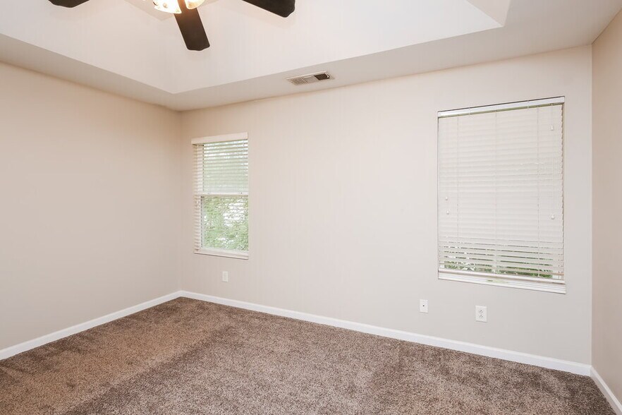 Building Photo - 307 Kaley Dr