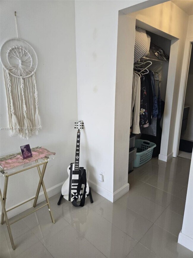 Building Photo - 200 SE 15th Rd