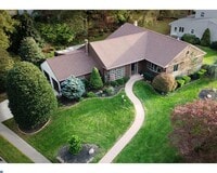 Building Photo - 410 Narragansett Dr