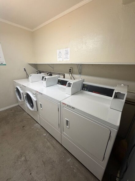 Building Photo - 5007 E Ocean Blvd