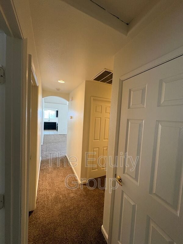 Building Photo - 723 N Simon St
