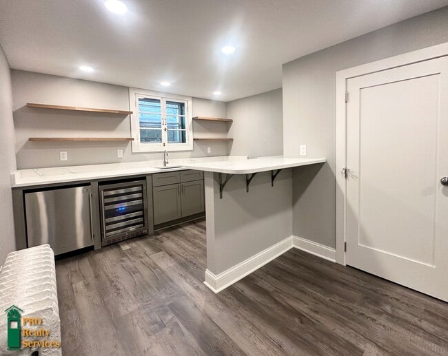 Building Photo - Gorgeous 3 Bedroom Main Level Duplex Unit