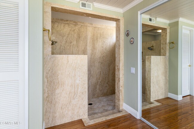 Building Photo - 4161 Clubhouse Dr